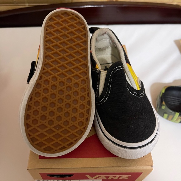 Vans slip ons 2 pairs flames & dragon - Picture 9 of 9